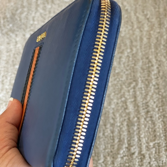 Prada Wallet also holds a passport! - Picture 4 of 14